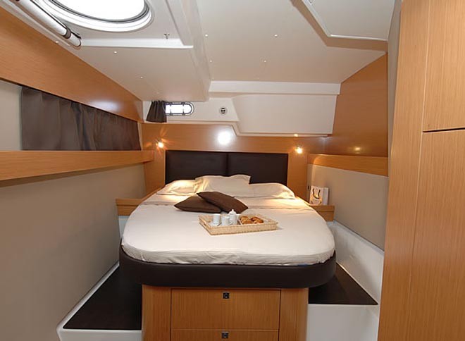 Salina 48 Evolution cabin ©  SW